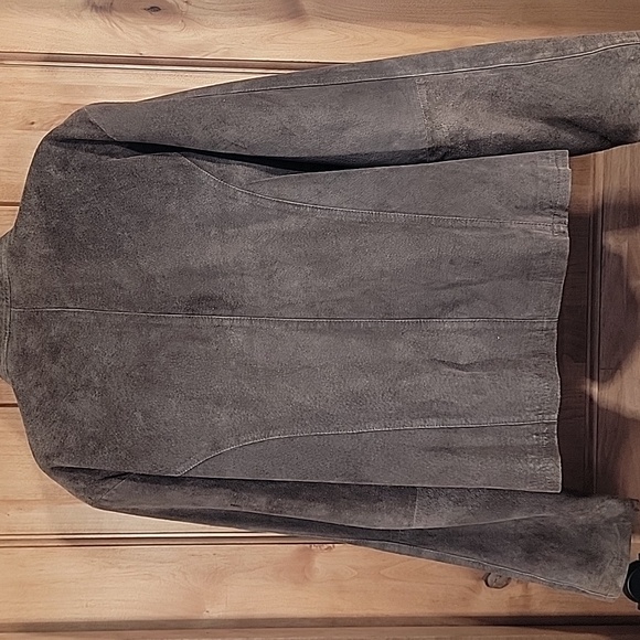 BOGO!!  Classic Brown Suede Shacket - Picture 7 of 15